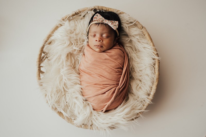 Pompy Portraits Studios: Boudoir & Maternity